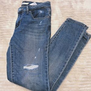 Levi’s 711 Skinny Jeans - 27 (US 4) 
Brand New with tags, Never worn
$50 OBO